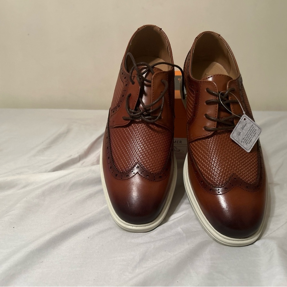 La Milano brand new in the box never worn size 10 Brown/Palmer